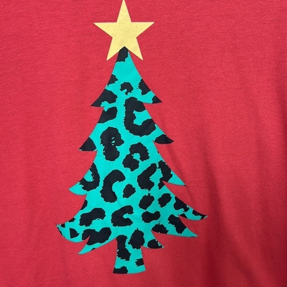 Animal print on a Green Christmas tree on a shortsleeved Red T-shirt! Sz XL - Picture 2 of 5